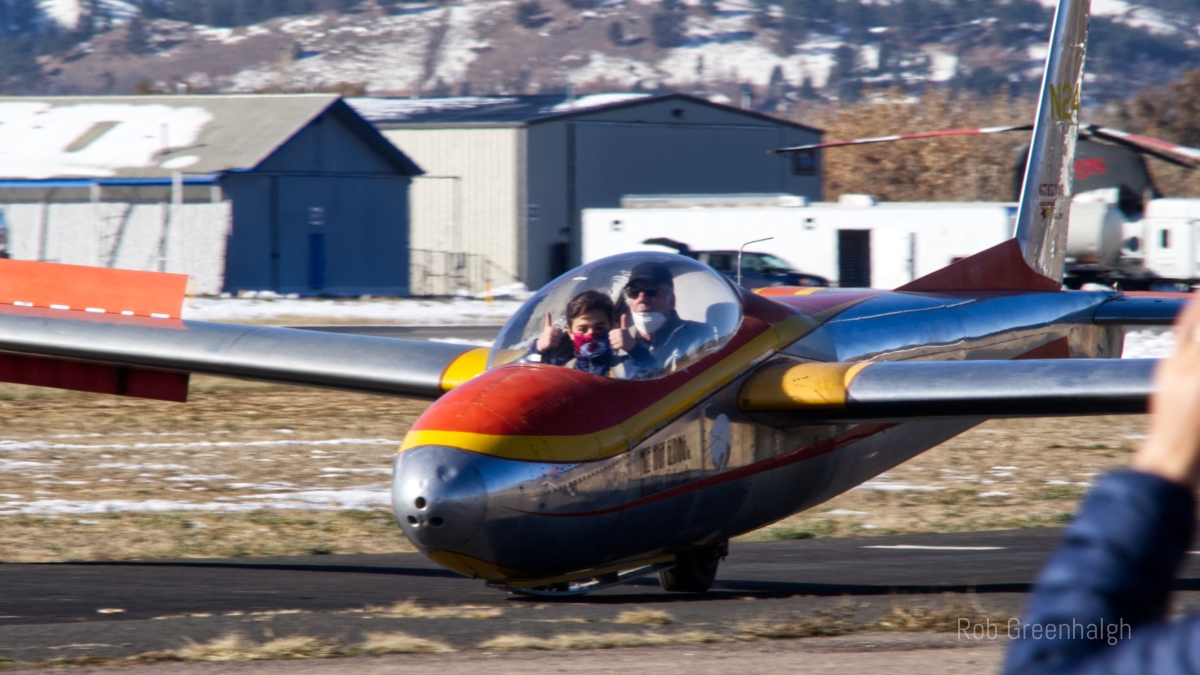 CSA learner pilots glider