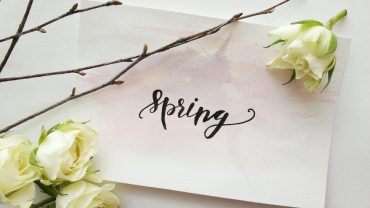"spring" text surrounded by 2 flowers